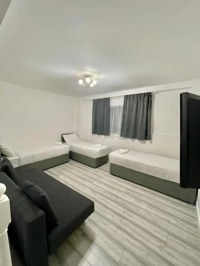 Comfortable - Cosy - Budget Studios In City Center London Guest house
