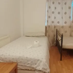 Hostel Private In 3 Bedroom Flat!!, London