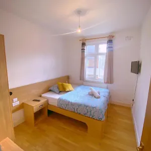 Bed & Breakfast Mandarin, London