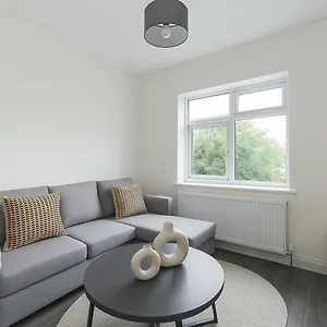 Amazing Flat Near Golders - Great Transport Links London