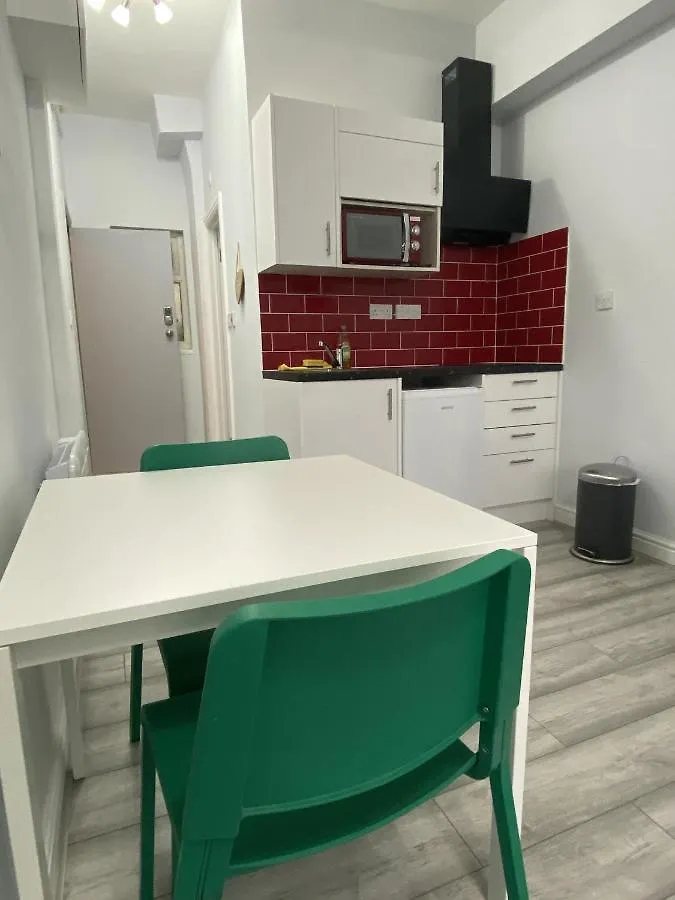 Guest house Comfortable - Cosy - Budget Studios In City Center London