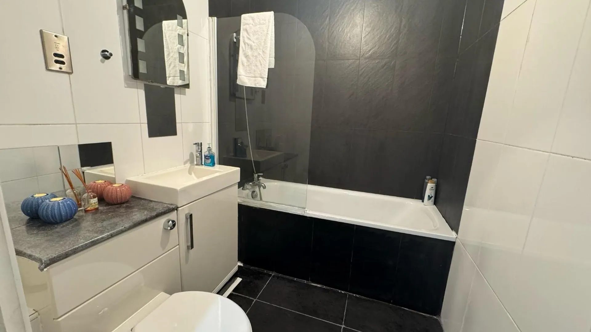 Comfortable - Cosy - Budget Studios In City Center London Guest house