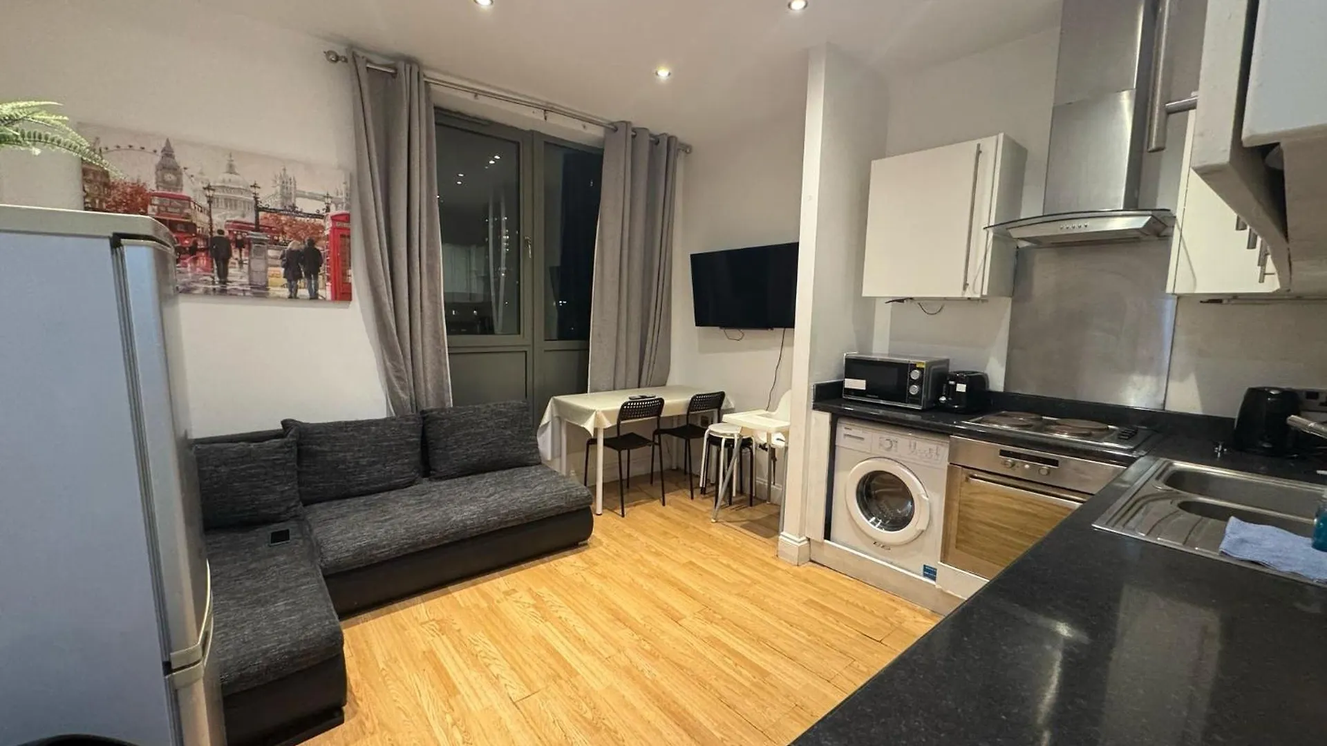 Comfortable - Cosy - Budget Studios In City Center London Guest house